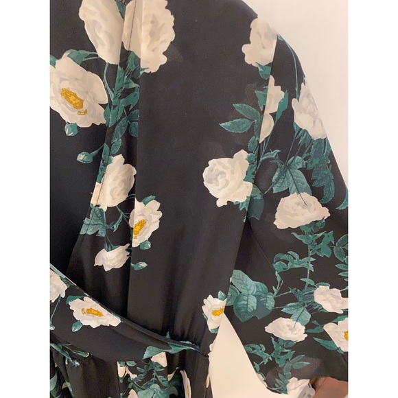 Floral romper 🌼 - Picture 3 of 4